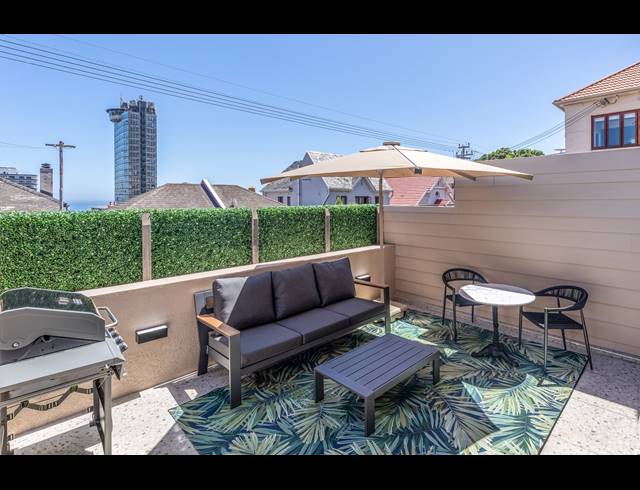 2 BEDROOM APARTMENT TO LET IN SEA POINT